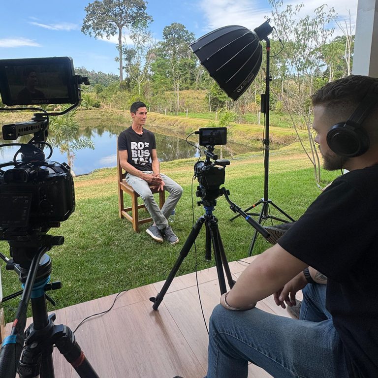 Cena dos bastidores da gravação de documentário corporativo sobre ESG